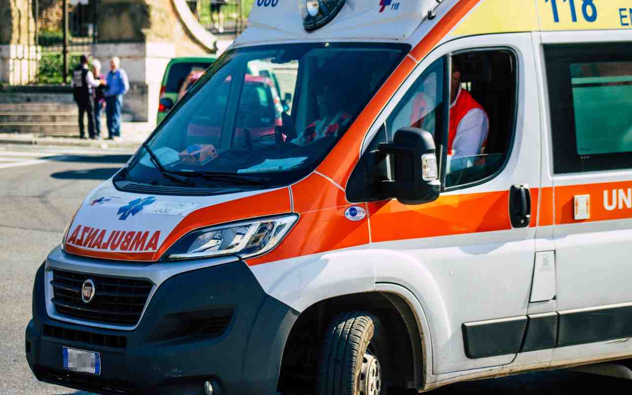 Ambulanza non arriva, il paziente muore