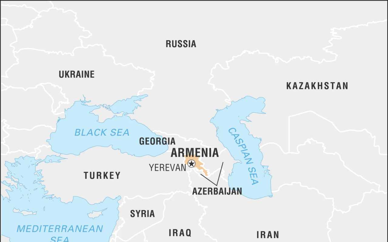 Armenia, incendio in una casrma