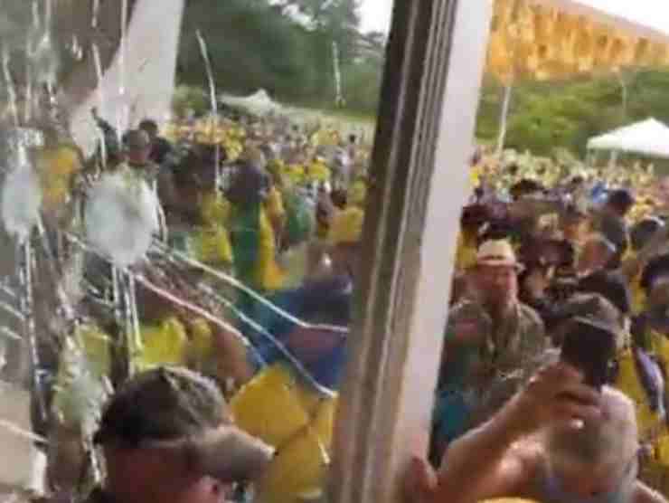 Brasile, proteste dei golpisti bloccate sui social