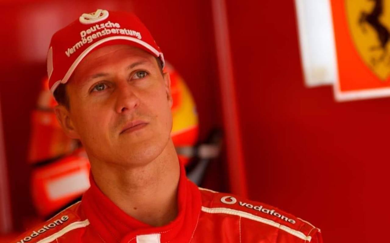 Cerca di vendere foto di Michael Schumacher sdraiato sul letto