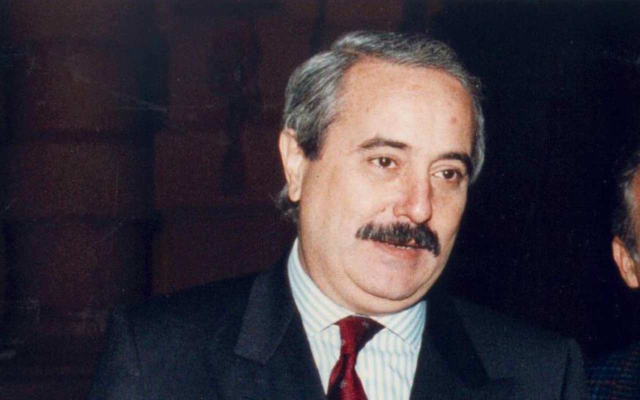 Giovanni Falcone tomba messaggio dopo arresto Matteo Messina Denaro