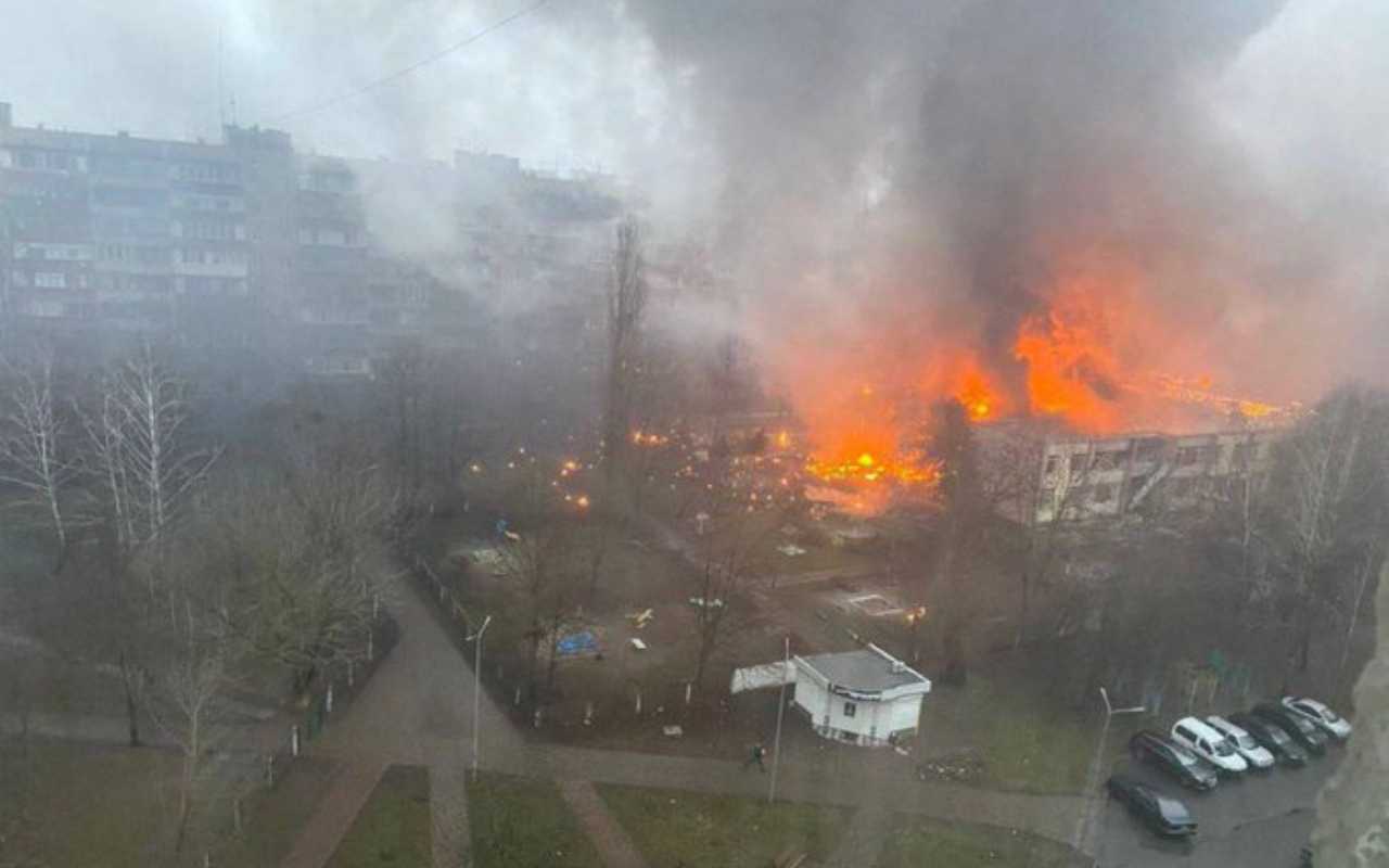 Kiev elicottero precipita vicino asilo