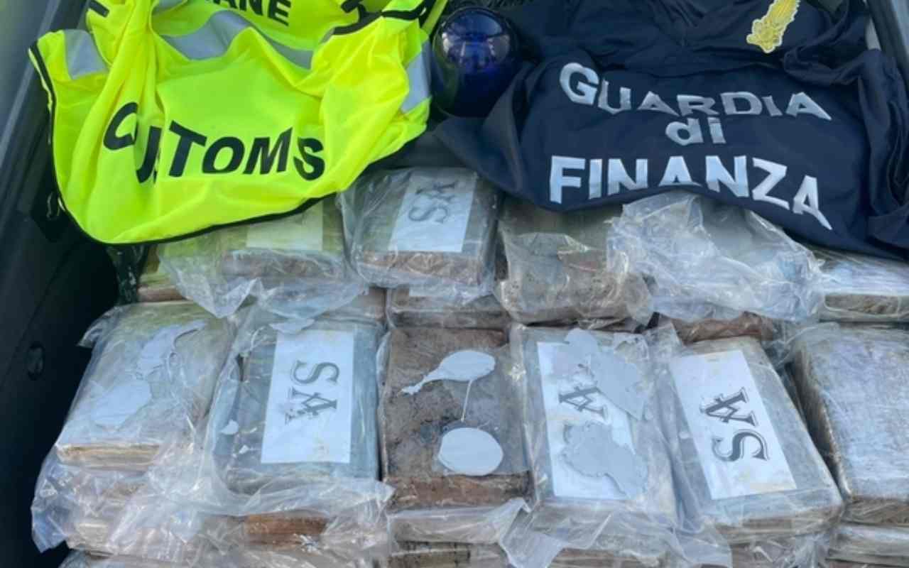 Maxi sequestro di cocaina al porto di Livorno 