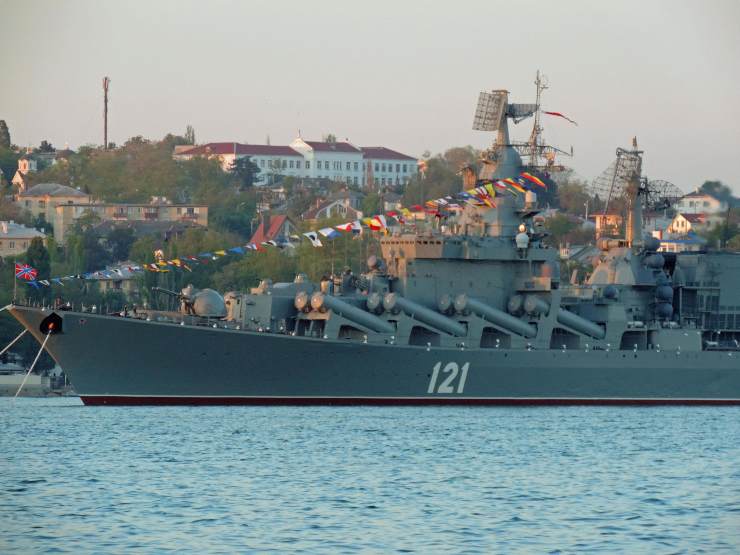 Nave russa con missili ipersonici Zircon nel Mediterraneo