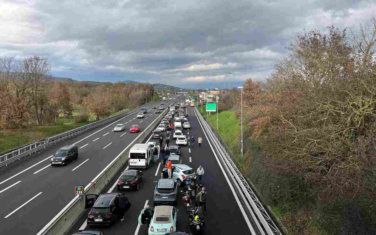 Scontri di tifosi sull'A1 