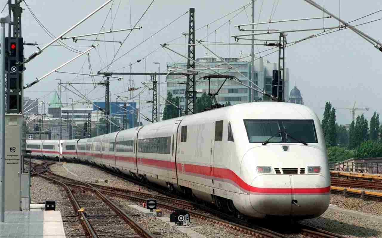 Siriano armato attacca i passeggeri di un treno 