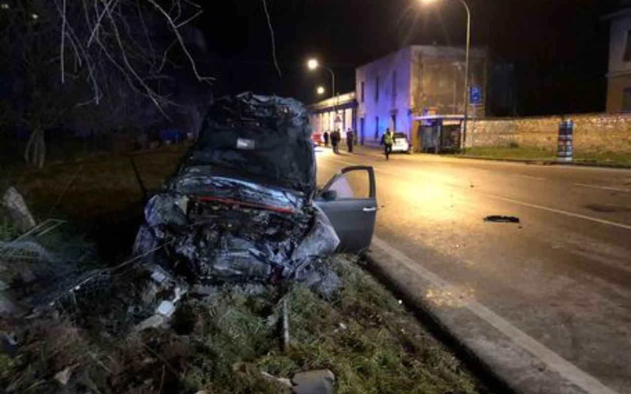 Un 36enne muore a seguito di un tremendo incidente stradale 