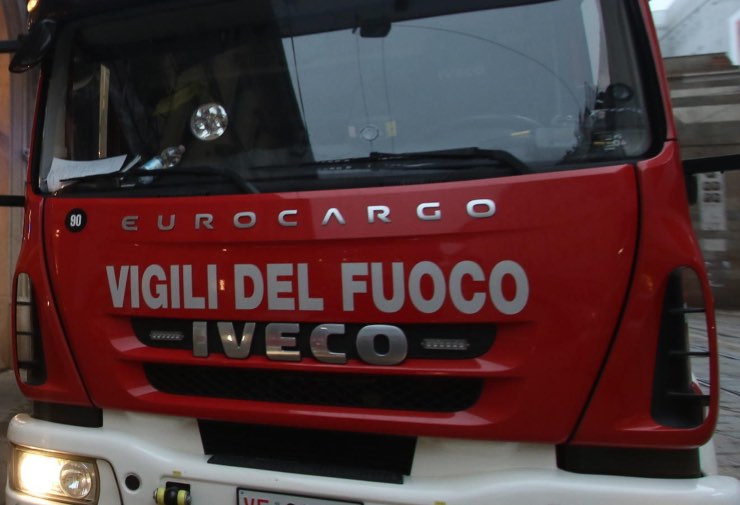 Vigili del fuoco indagini ricerche scomparsa 23enne Mantova 