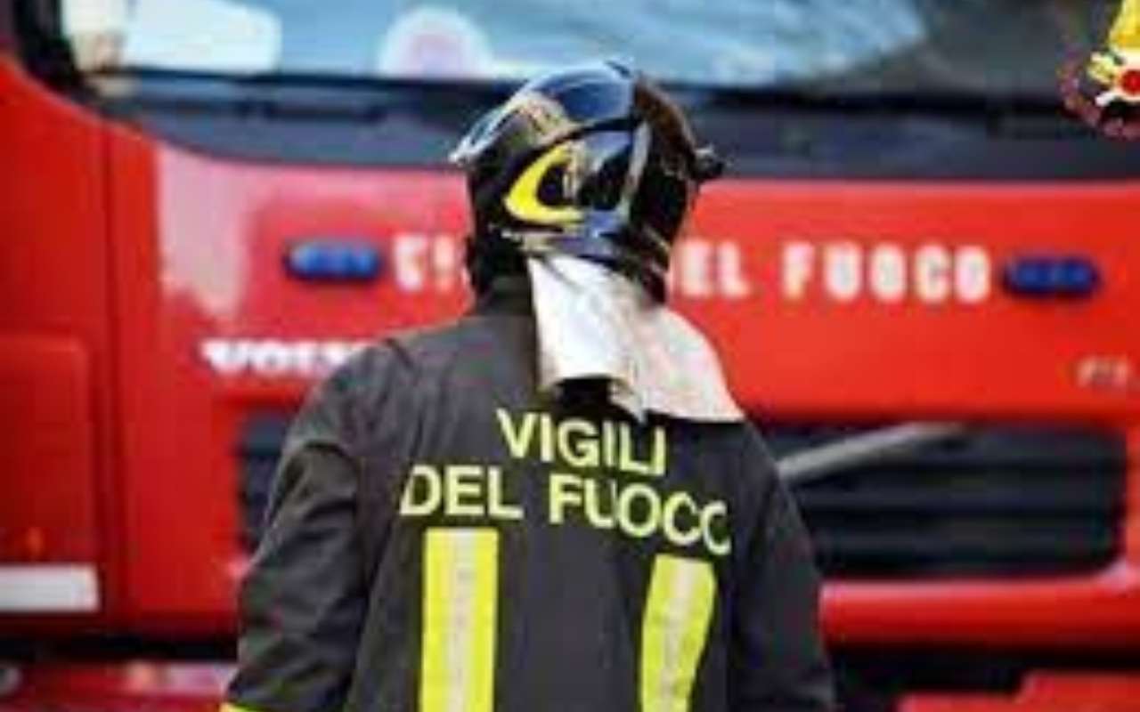 Assalta con la ruspa una villetta, proprietario spara e uccide