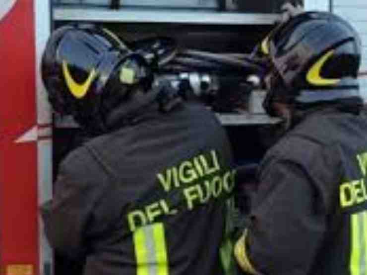 Operaio muore schiacciato da pannelli di cemento foto