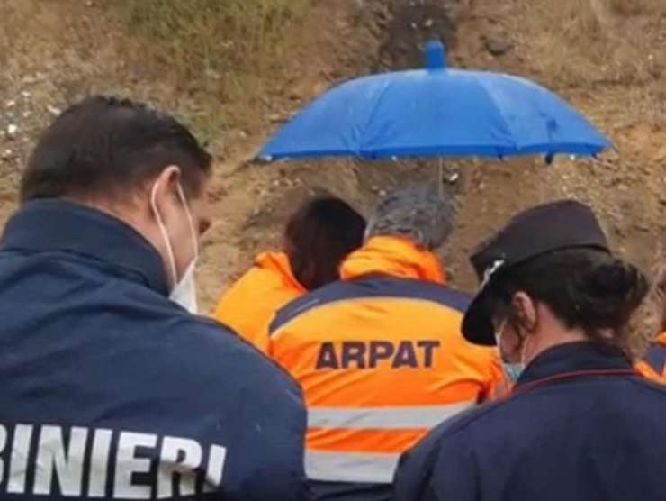 Assalto con la ruspa, lite finisce in tragedia