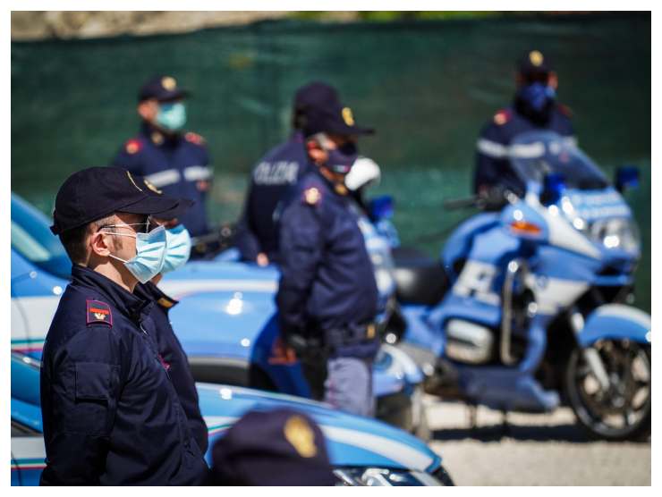 Licenziato poliziotto