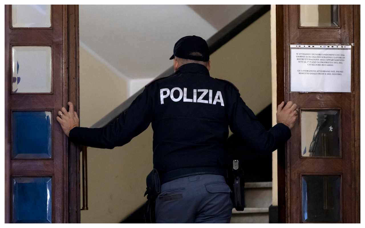 Licenziato poliziotto