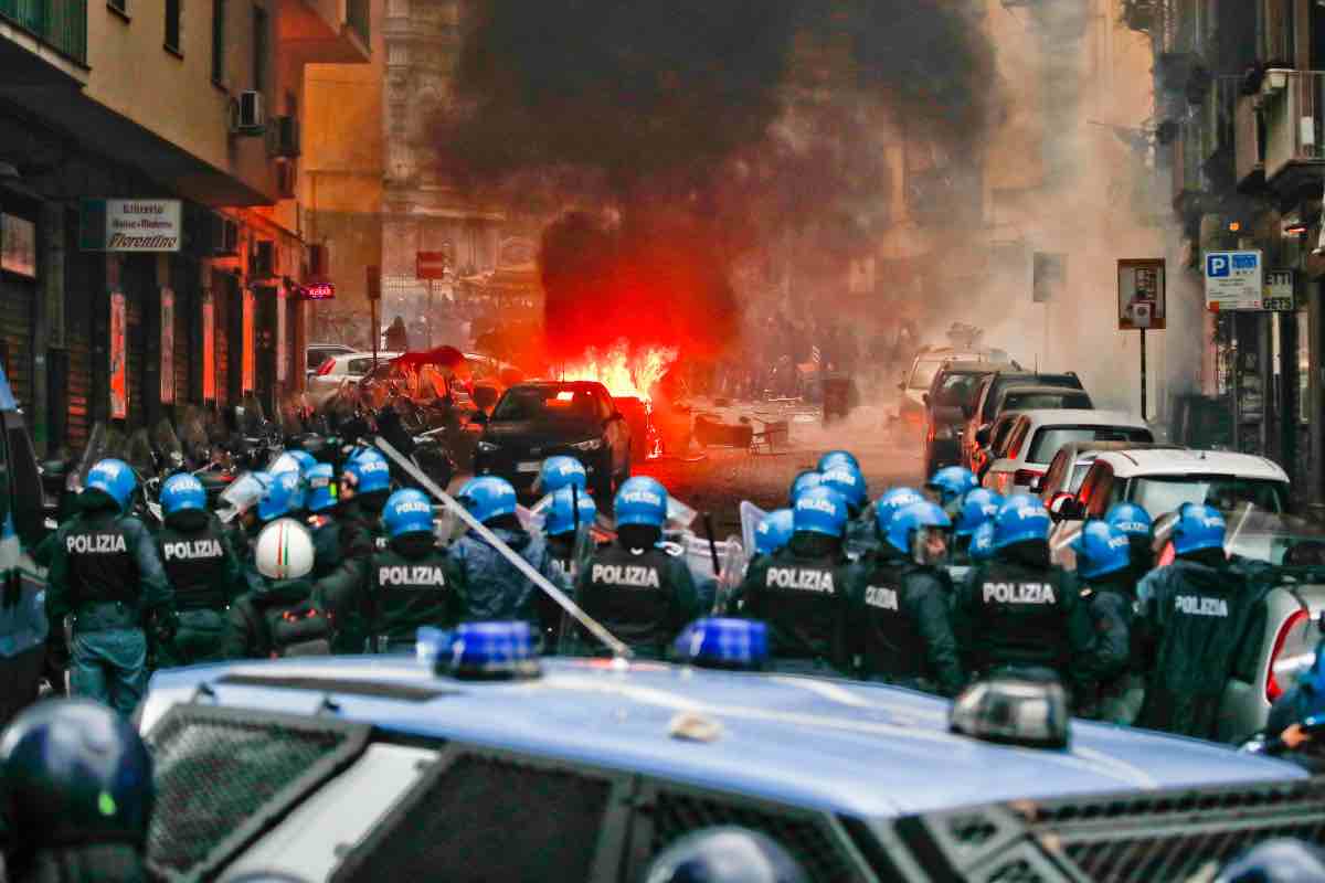 Eintracht Francoforte scontri Napoli ultras violenti