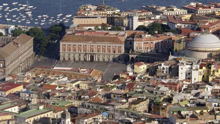 Piazza Plebiscito Napoli