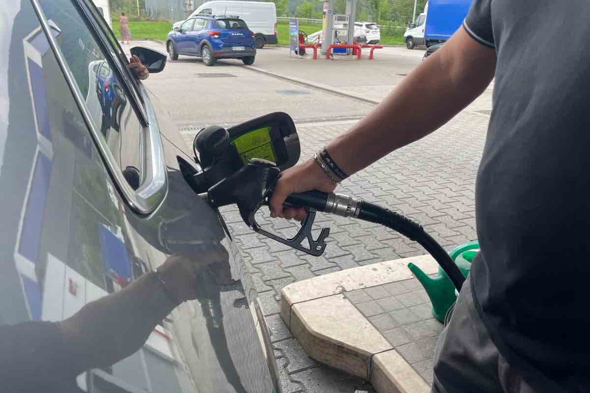 Prezzi diesel benzina caro carburanti