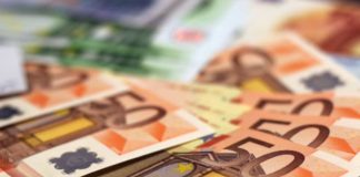 Tassa extraprofitti banche costi