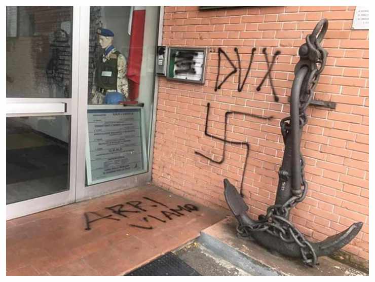 scritte nazi-fasciste