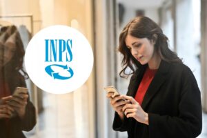 Ragazza che legge un messaggio sul telefono e il logo dell'INPS