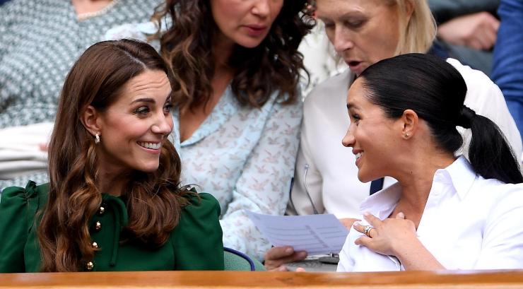 Kate e Meghan sorridenti a Wimbledon nel 2019