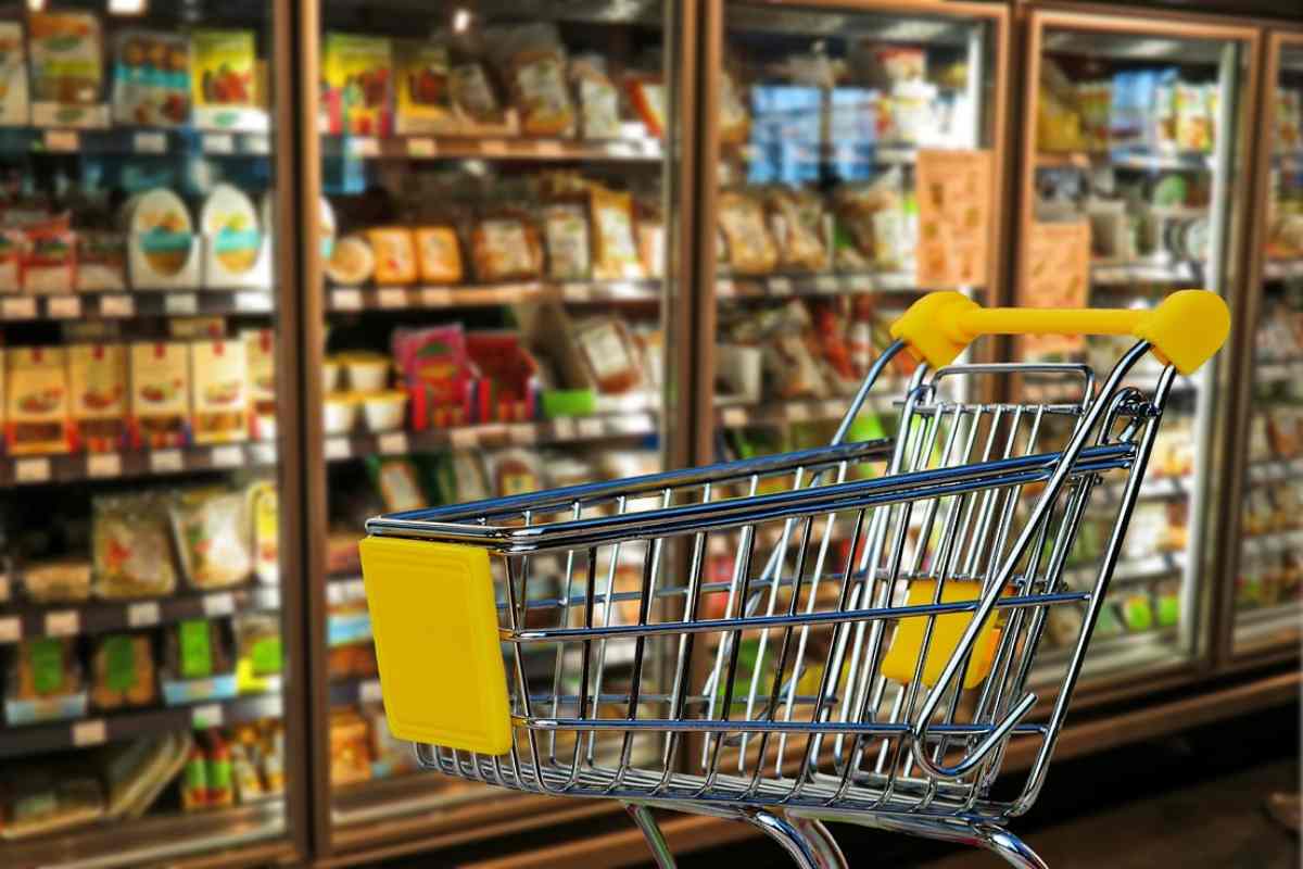 Carrello della spesa al supermercato