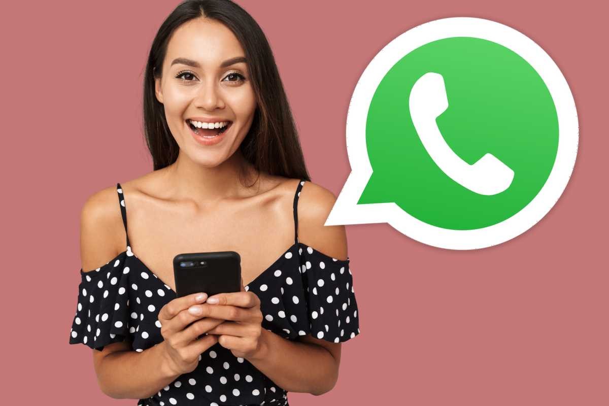 Donna con cellulare, logo WhatsApp