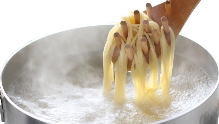 acqua in ebollizione per la cottura della pasta