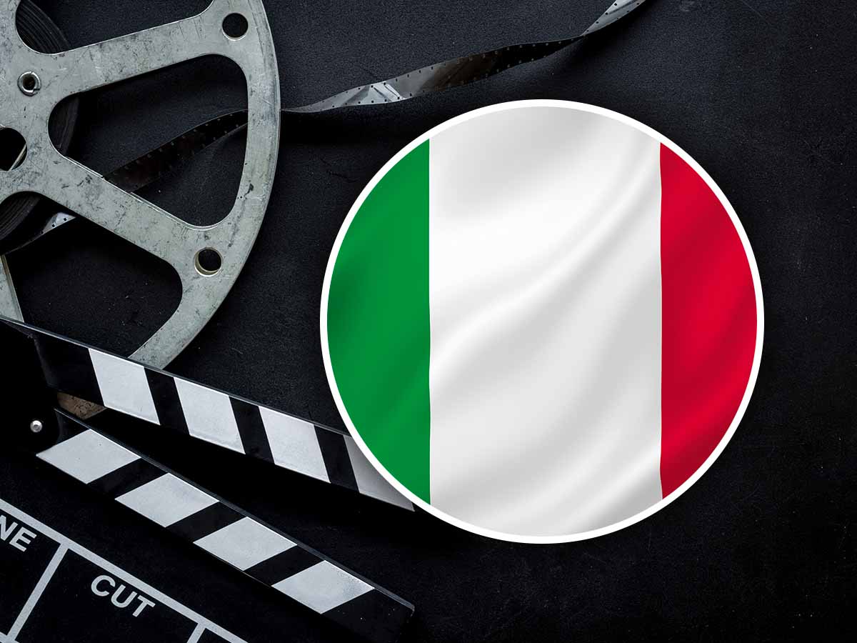 Bandiera dell'Italia e cinepresa
