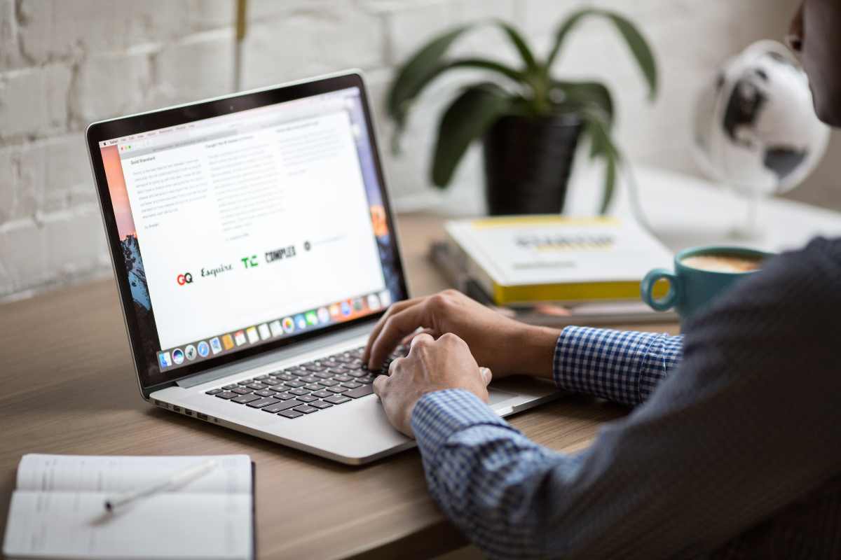 mail su schermo, mentre si scrive su pc