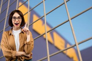 ikea e una ragazza sorpresa