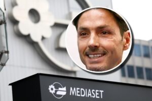 Il logo di Mediaset e Canale 5 e, in evidenza, Piersilvio Berlusconi