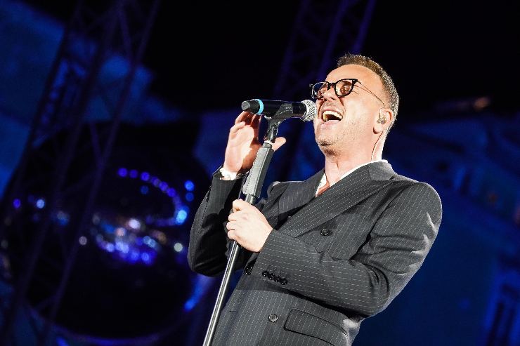 gigi d'alessio che canta