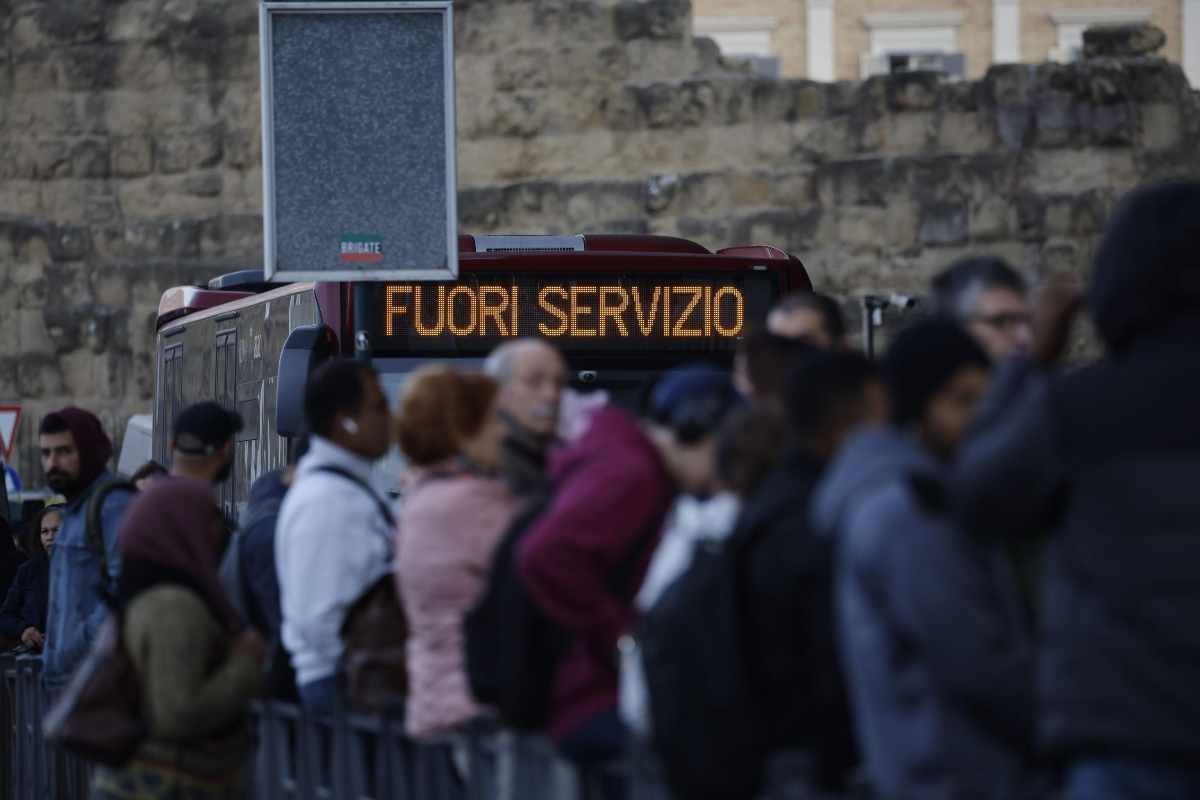 un autobus fuori servizio per sciopero