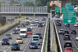 auto in autostrada