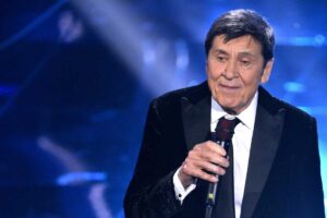 Gianni Morandi canta