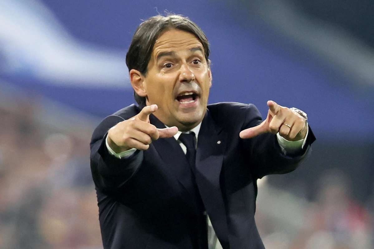 Simone Inzaghi in primo piano protesta