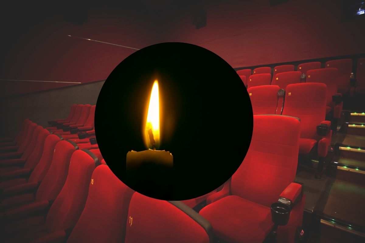 una candela e una serie di sedie