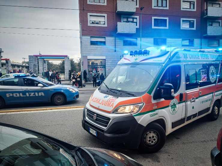 Ambulanza parcheggiata in città