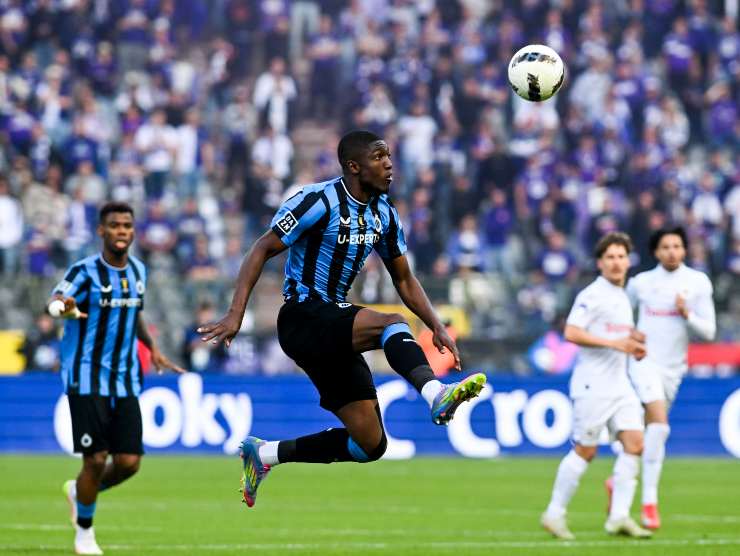 Ordonez controlla il pallone in salto con il piede destro