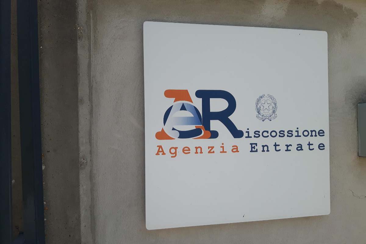 insegna Agenzia Entrate