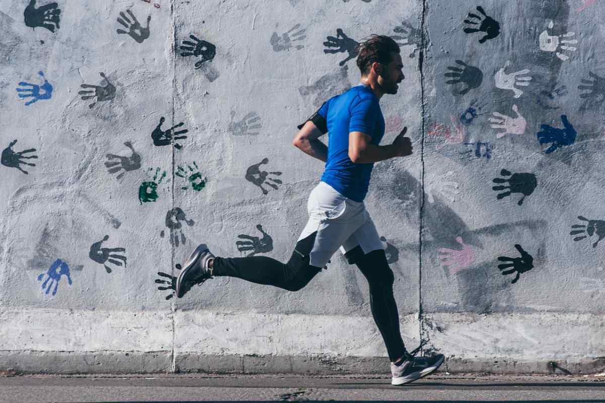 ragazzo che corre