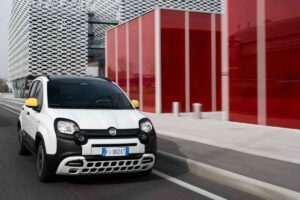 fiat panda in strada
