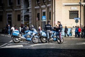 polizia che ferma per la multa