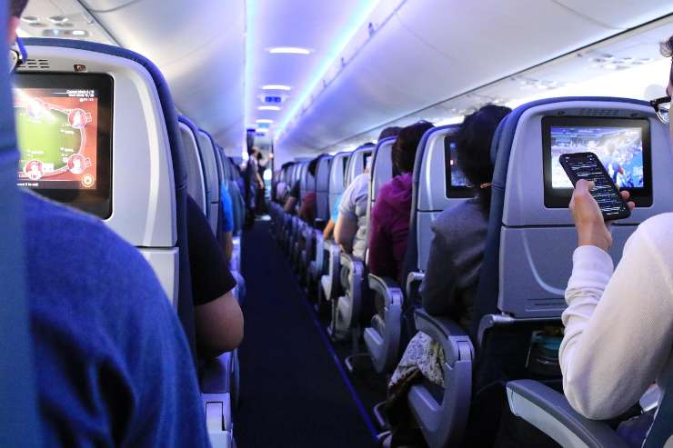 passeggeri su un aereo