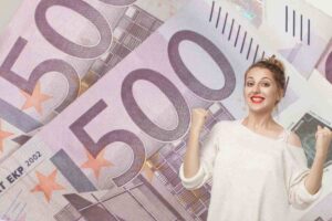 donna esulta e due banconote da 500 euro