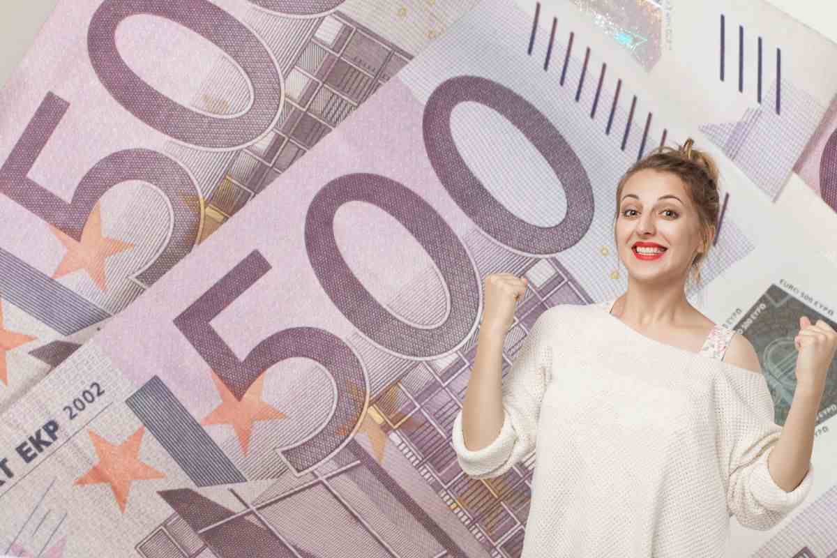 donna esulta e due banconote da 500 euro