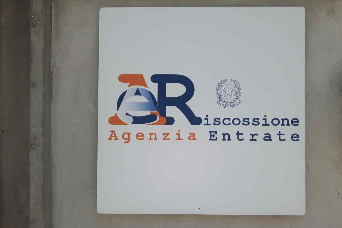 insegna Agenzia delle Entrate