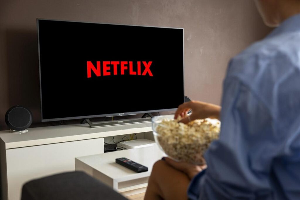 scherma della tv acceso su Netflix