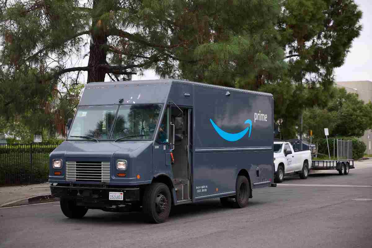 un furgone per le consegne di Amazon