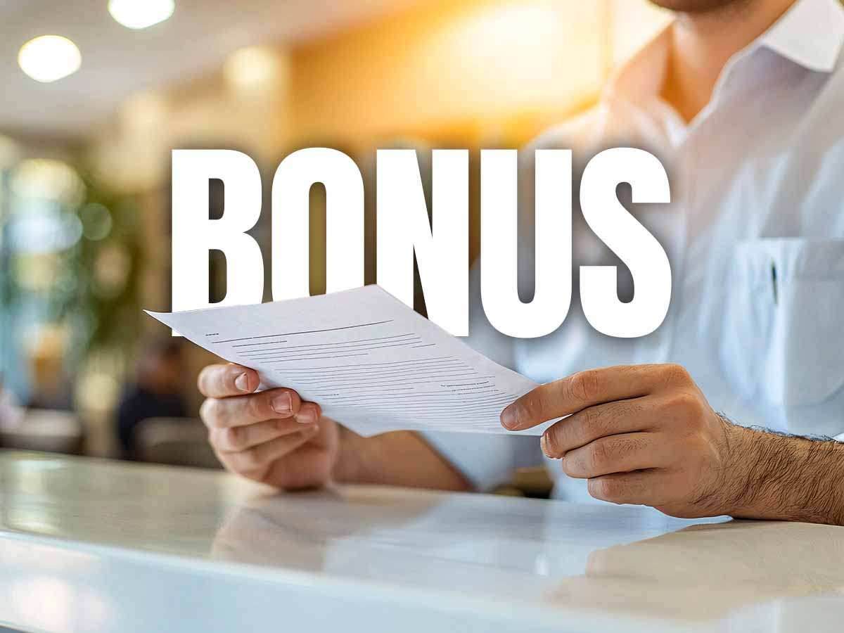 scritta Bonus con sotto un foglio bianco